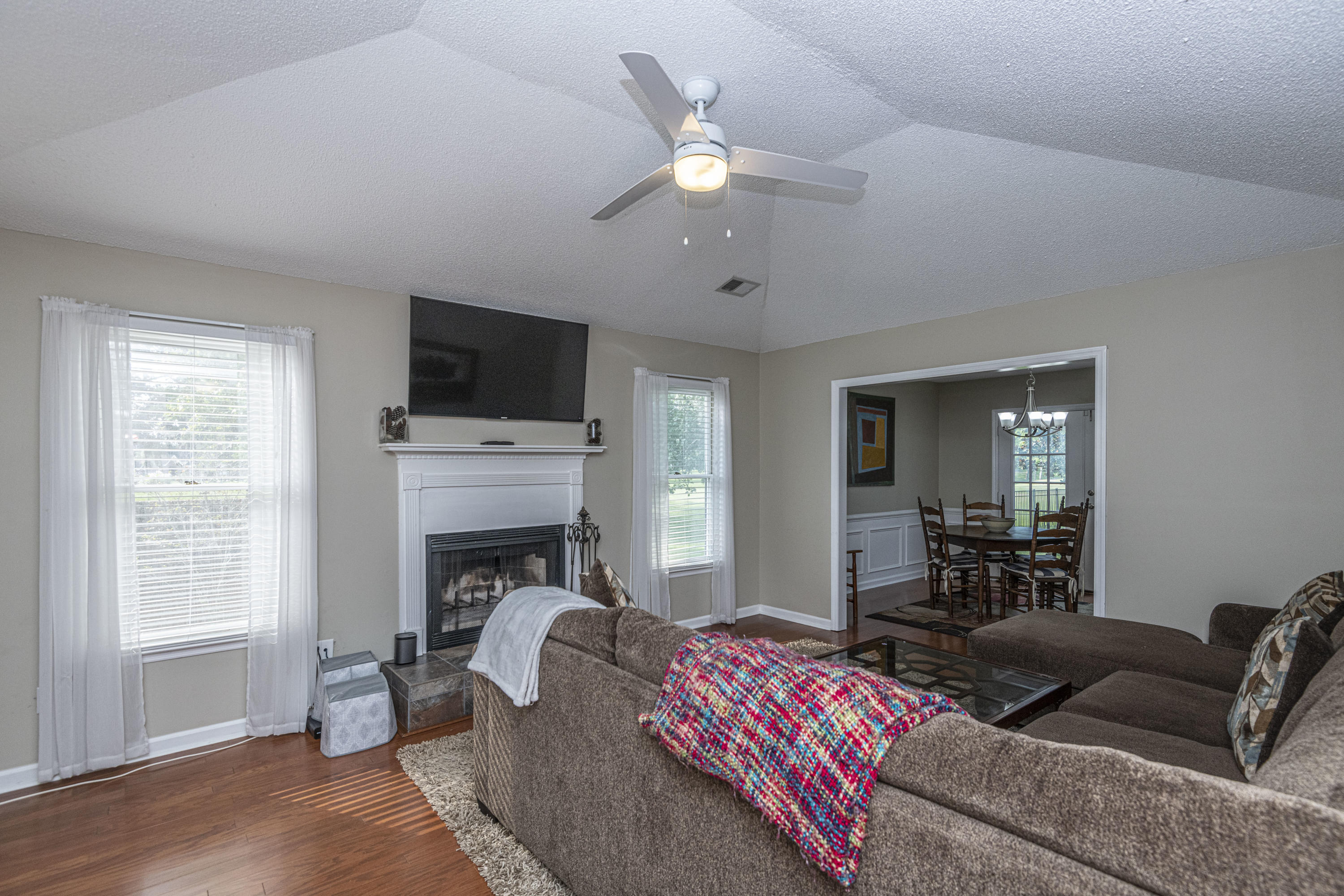1321 Starling Road Hanahan, SC 29410 - Photo 5 of 42 DSC_2790