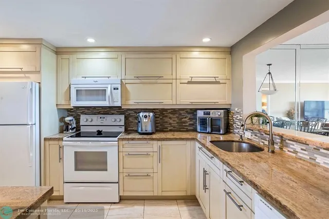 $204,900 | 3650 Environ Boulevard, Unit 409, Lauderhill, FL 33319