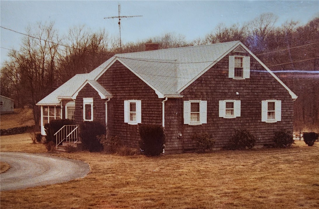 130 Bulgarmarsh Road Tiverton, RI 02878 - Photo 3 of 12
