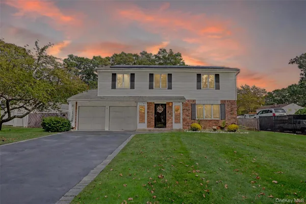 $675,000 | 5 Canterbury Drive, Coram, NY 11727
