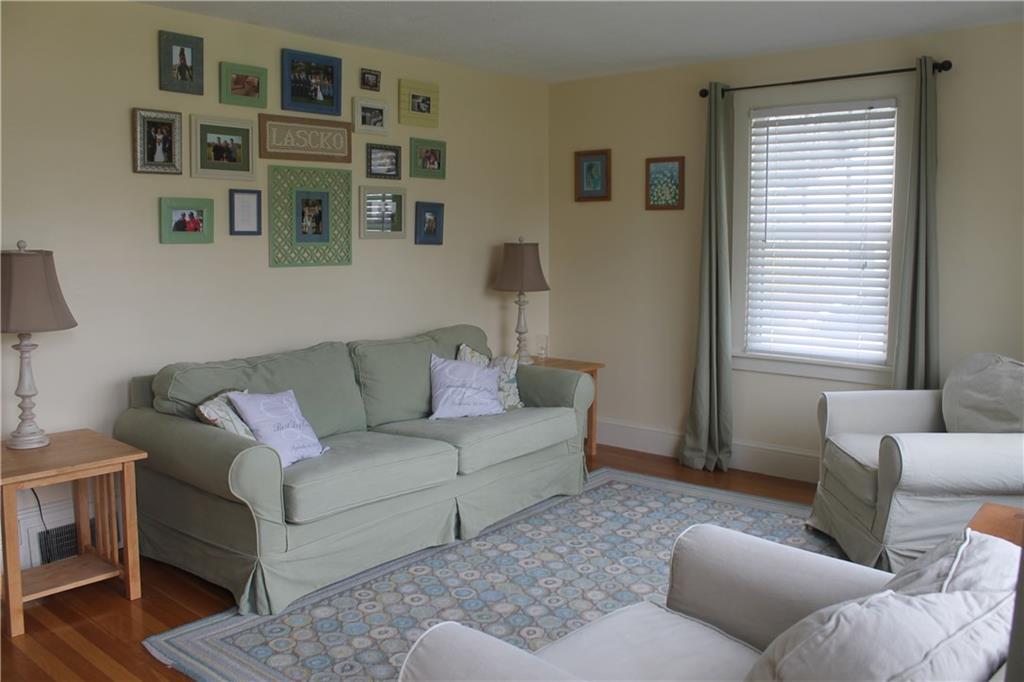 87 Middle Road Falmouth, ME 04105 - Photo 3 of 18 Photo