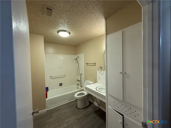 $1,400 | 200 Olsens Acres, Unit H2, Wimberley, TX 78676