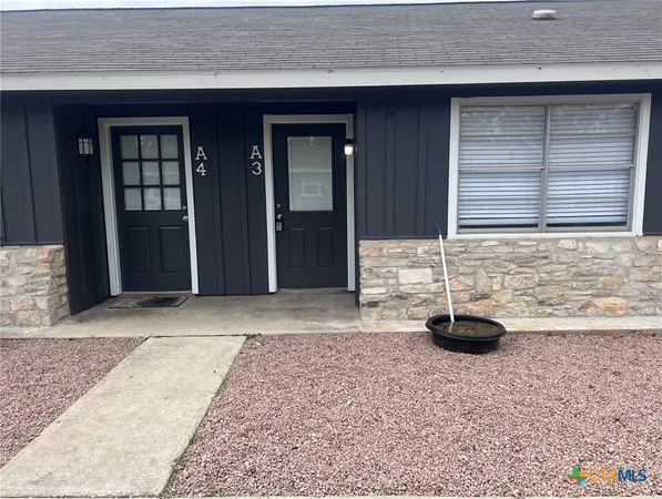 $1,400 | 200 Olsens Acres, Unit H2, Wimberley, TX 78676