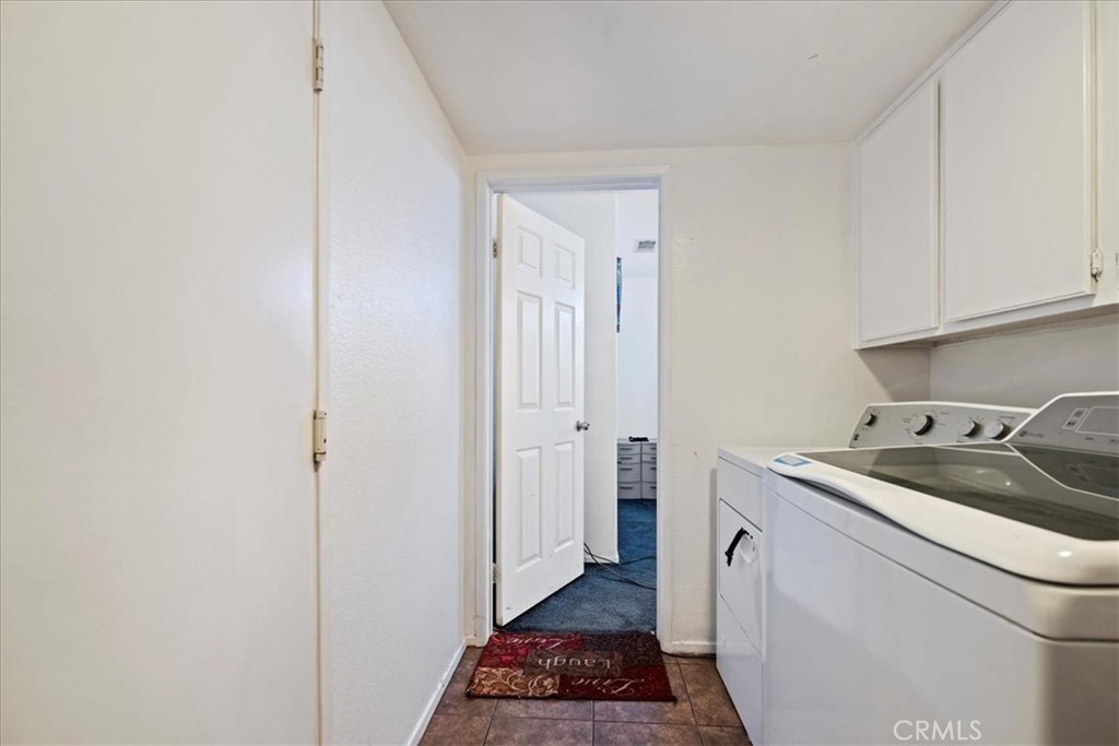 16220 Vía Ultimo Moreno Valley, CA 92551 - Photo 25 of 38 a utility room with sink dryer and washer