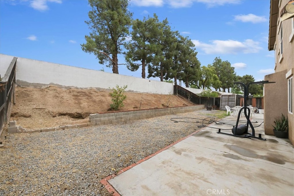 16220 Vía Ultimo Moreno Valley, CA 92551 - Photo 37 of 38 a view of a backyard of a house