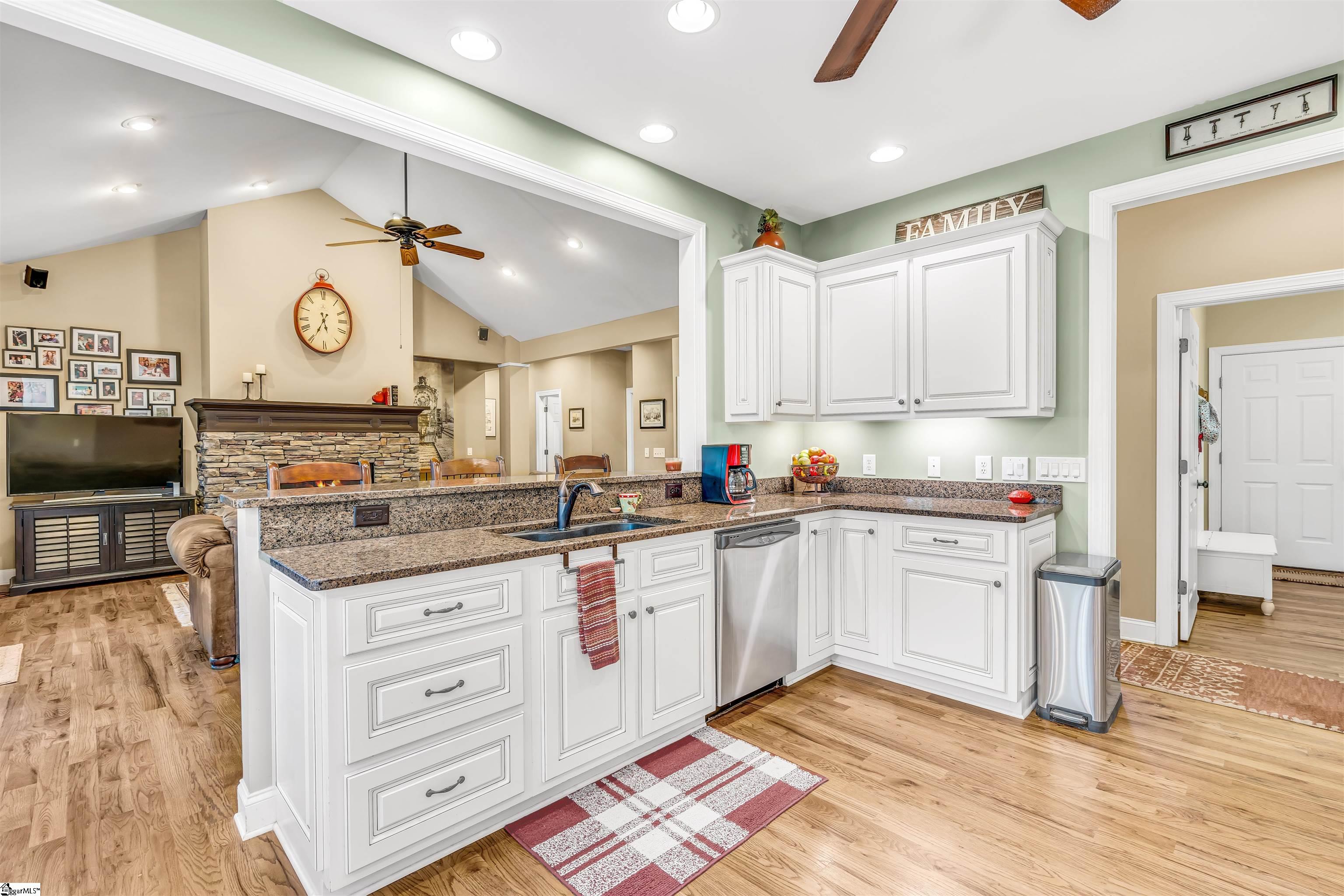 329 Stardust Lane Seneca, SC 29672 - Photo 21 of 36 Gallery Image 21