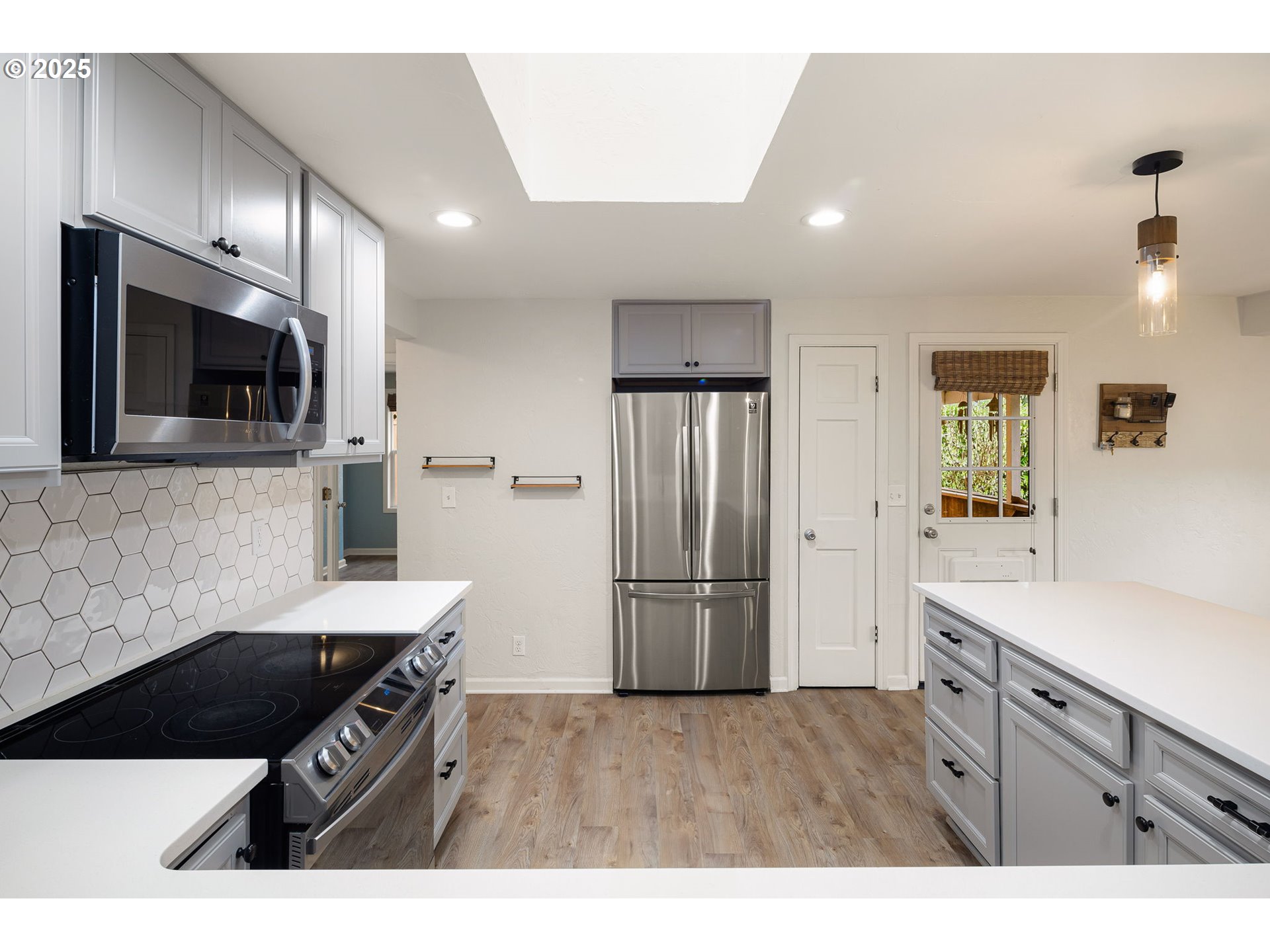 465 South 72nd Street Springfield, OR 97478 - Photo 13 of 47