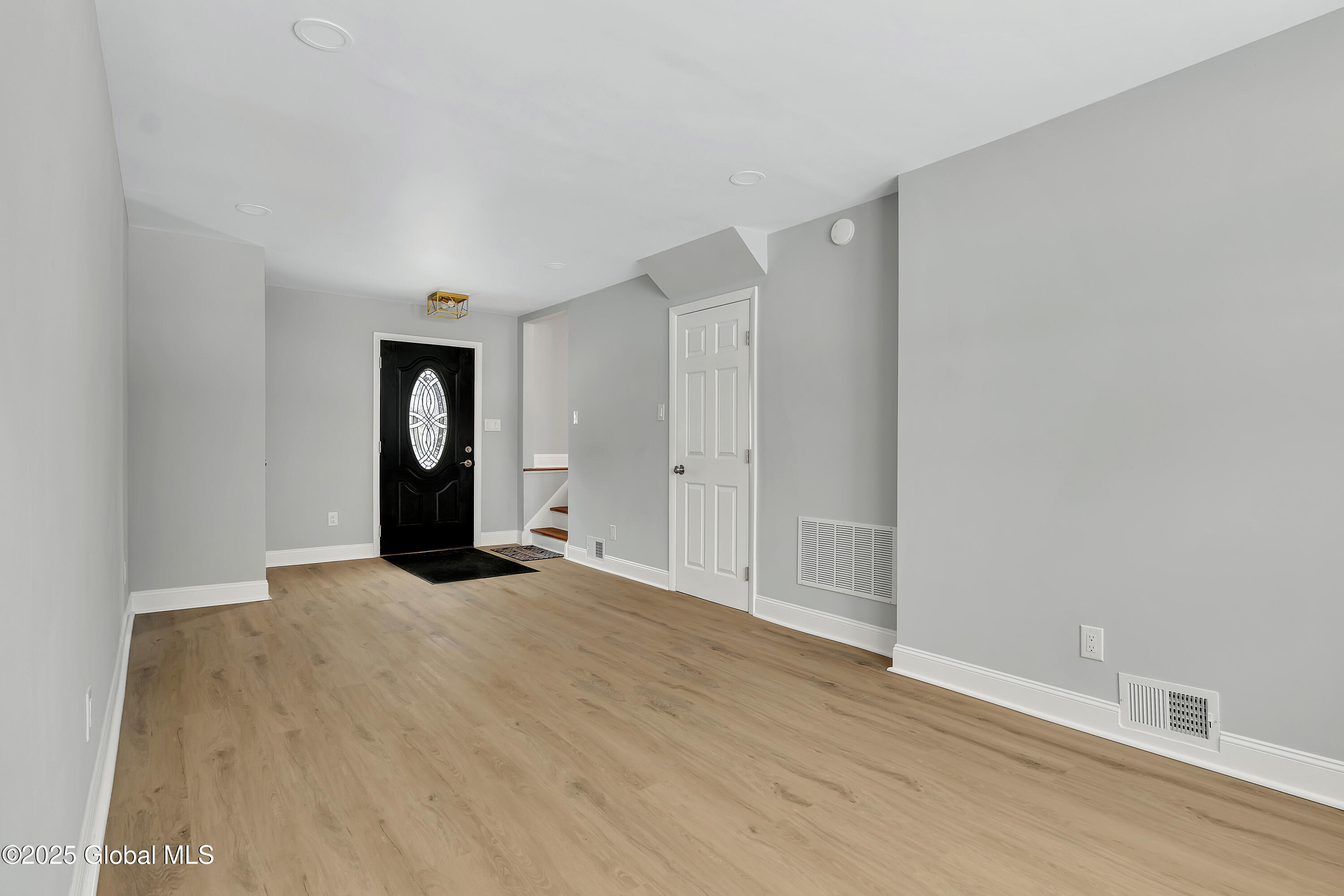 28 Crestone Road Colonie, NY 12205 - Photo 5 of 26 05-P1279474