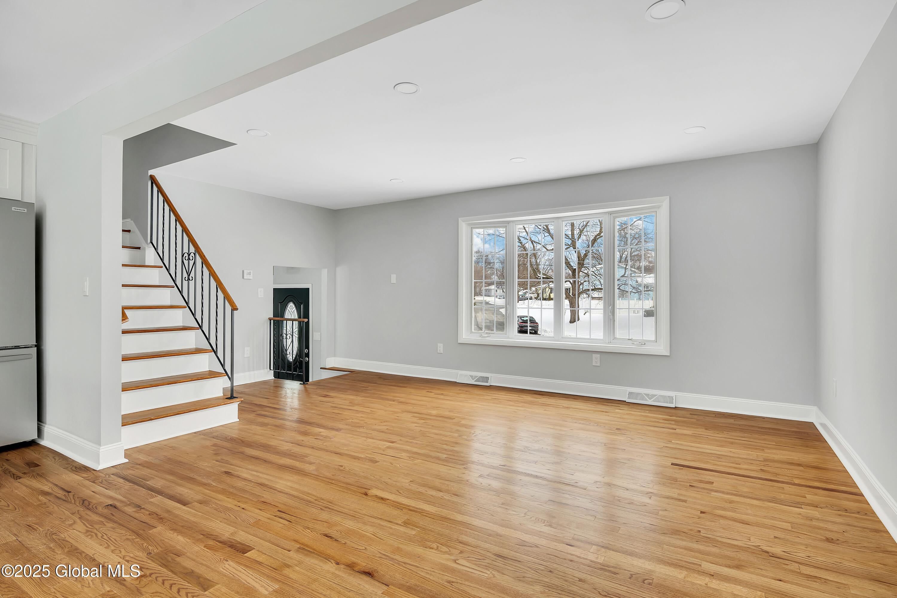 28 Crestone Road Colonie, NY 12205 - Photo 8 of 26 08-P1279522