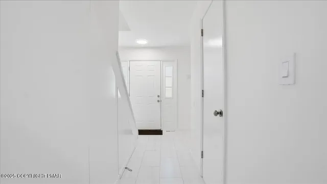 a view of a house with backyard