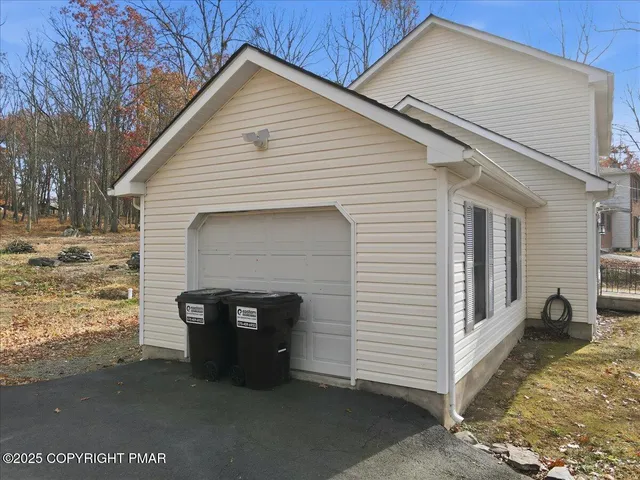 $379,000 | 2312 Cramer Court, Bushkill, PA 18324