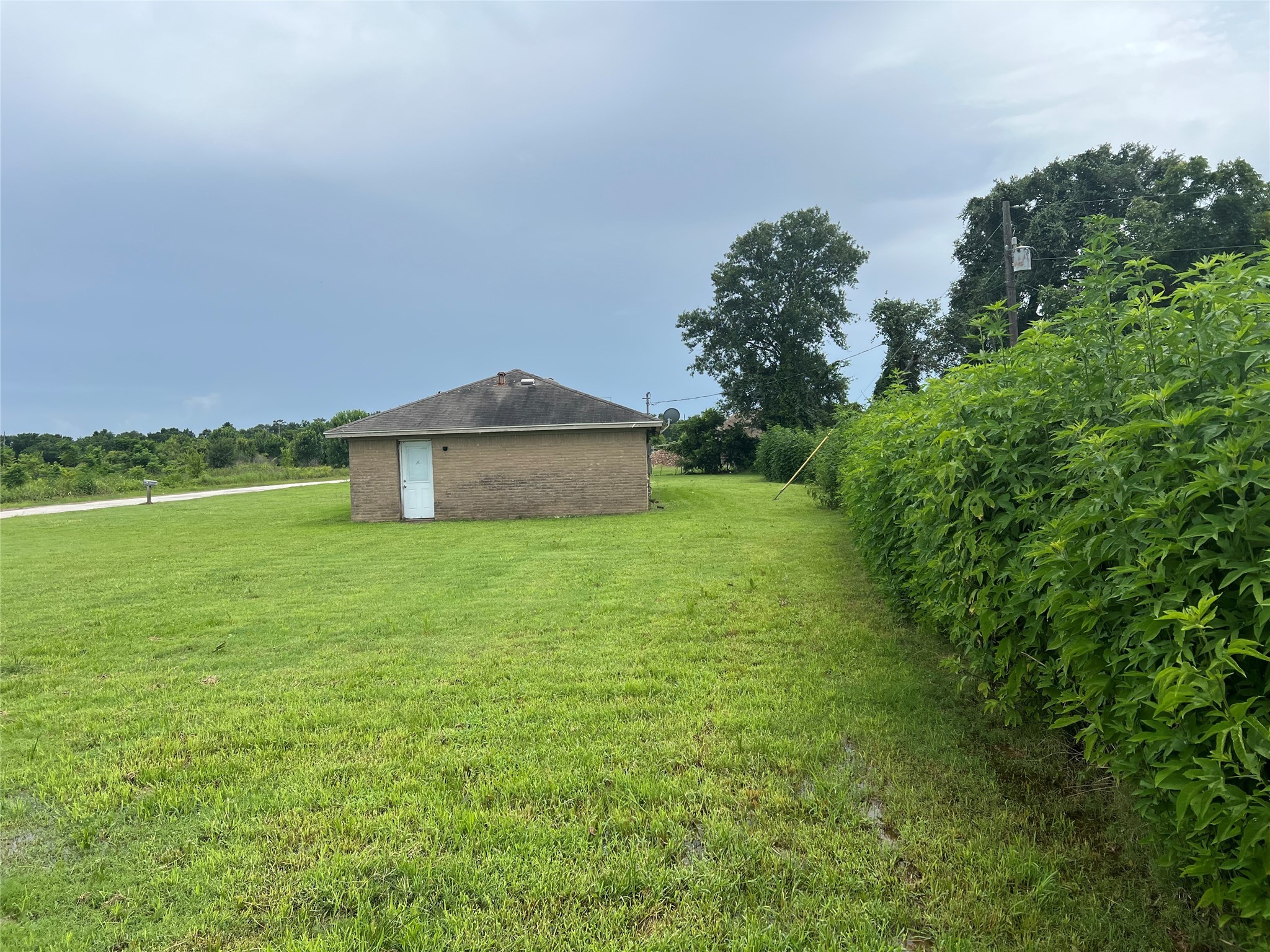 211 Payne Lane Richmond, TX 77469 - Photo 4 of 6 a front view of a house with garden