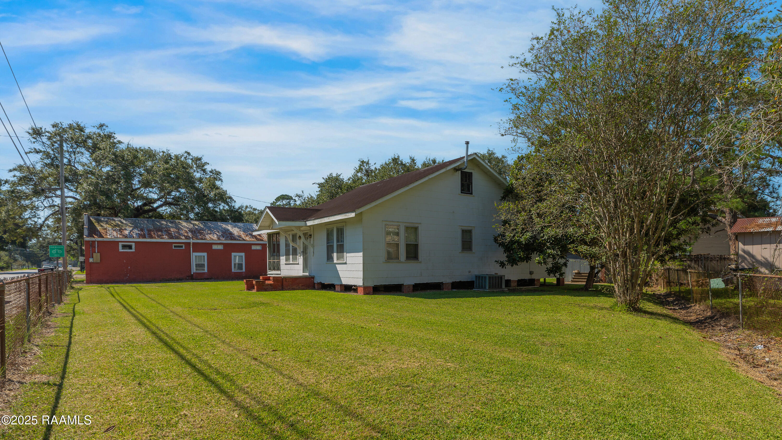 405 Main Street Baldwin, LA 70514 - Photo 2 of 26 405 Main St baldwin-2