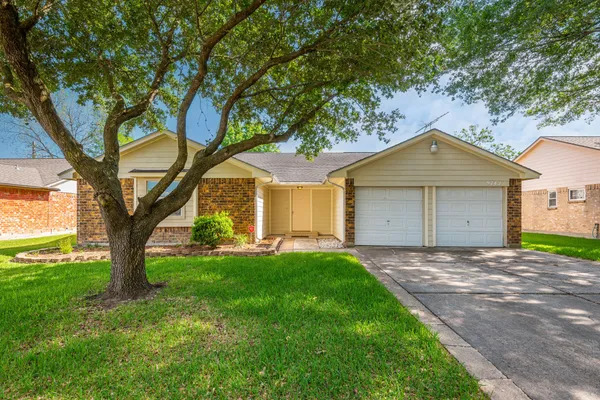 $1,825 | 9742 Charmont Road, La Porte, TX 77571