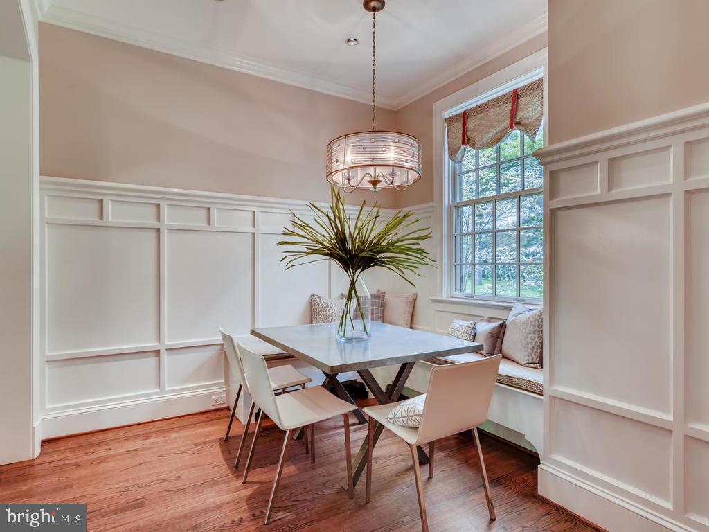 1717 Thornton Ridge Road Towson, MD 21204 - Photo 12 of 49 Breakfast room with banquet seating