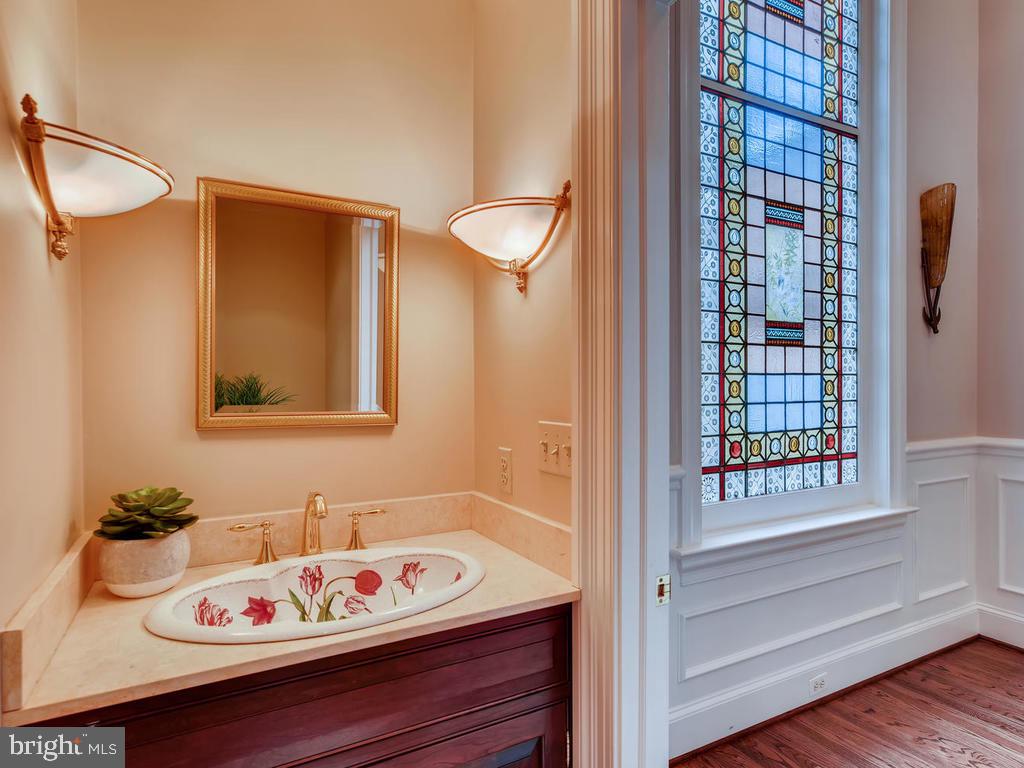 1717 Thornton Ridge Road Towson, MD 21204 - Photo 15 of 49 Formal half-bath #2