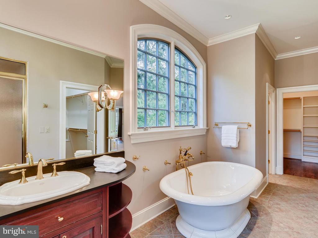 1717 Thornton Ridge Road Towson, MD 21204 - Photo 21 of 49 Master suite with two walk-in closets