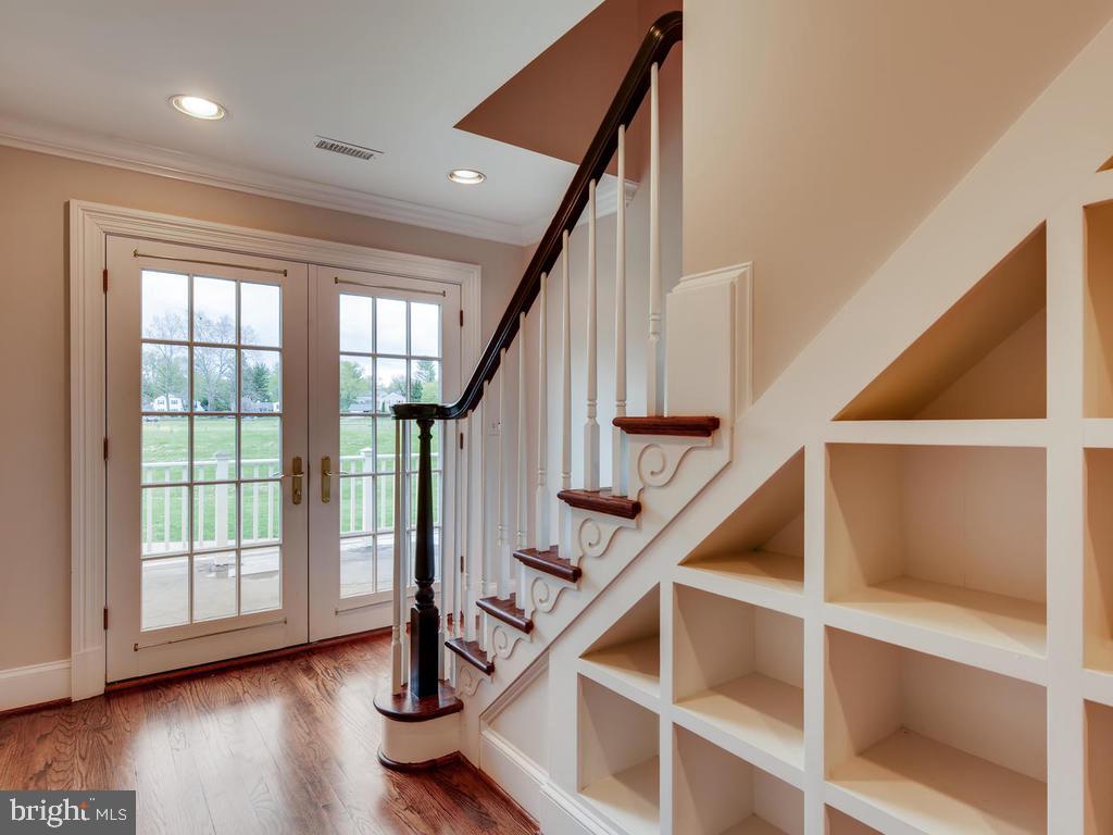 1717 Thornton Ridge Road Towson, MD 21204 - Photo 33 of 49 Landing to front balcony; staircase to 3rd level