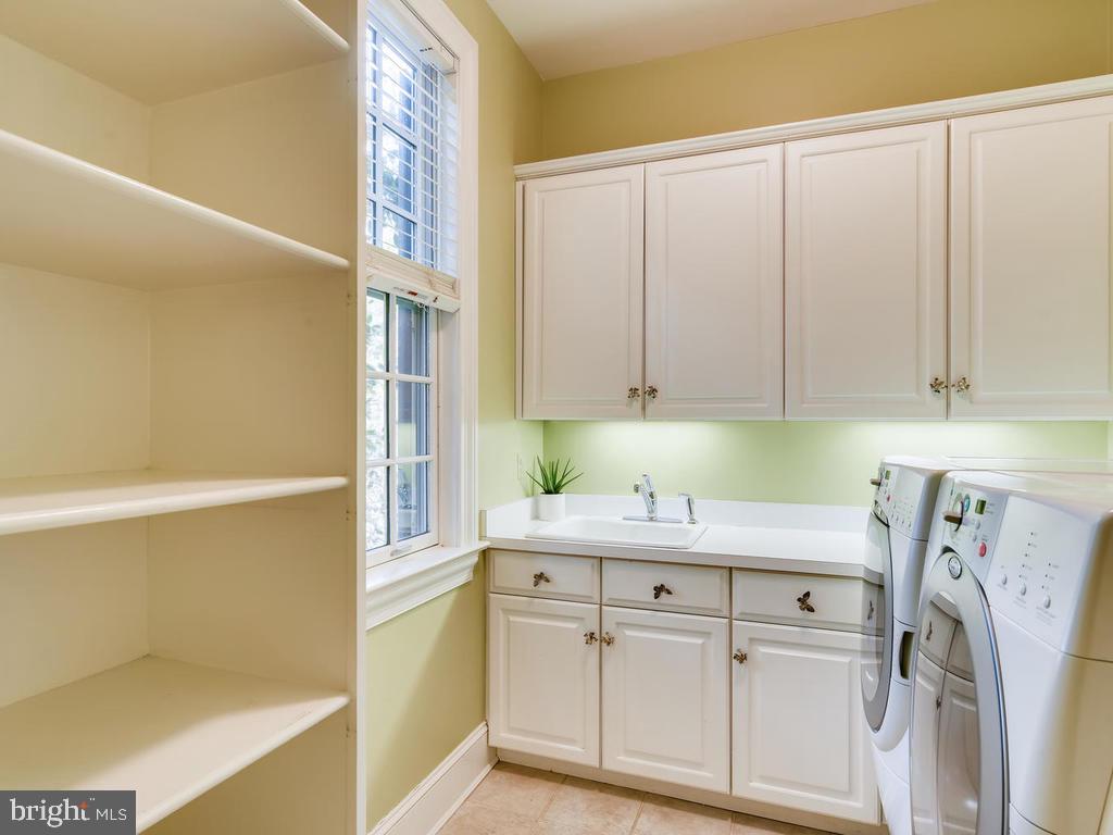 1717 Thornton Ridge Road Towson, MD 21204 - Photo 36 of 49 Laundry - main level