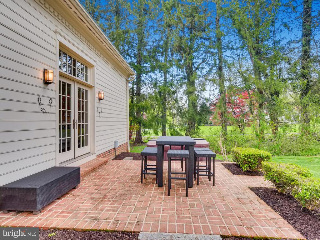 1717 Thornton Ridge Road Towson, MD 21204 - Photo 40 of 49 Second brick terrace