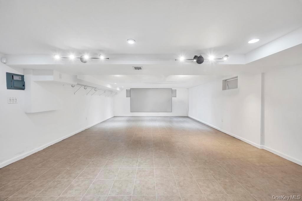 64 Fox Place Hicksville, NY 11801 - Photo 20 of 25