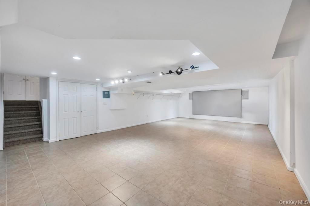 64 Fox Place Hicksville, NY 11801 - Photo 21 of 25