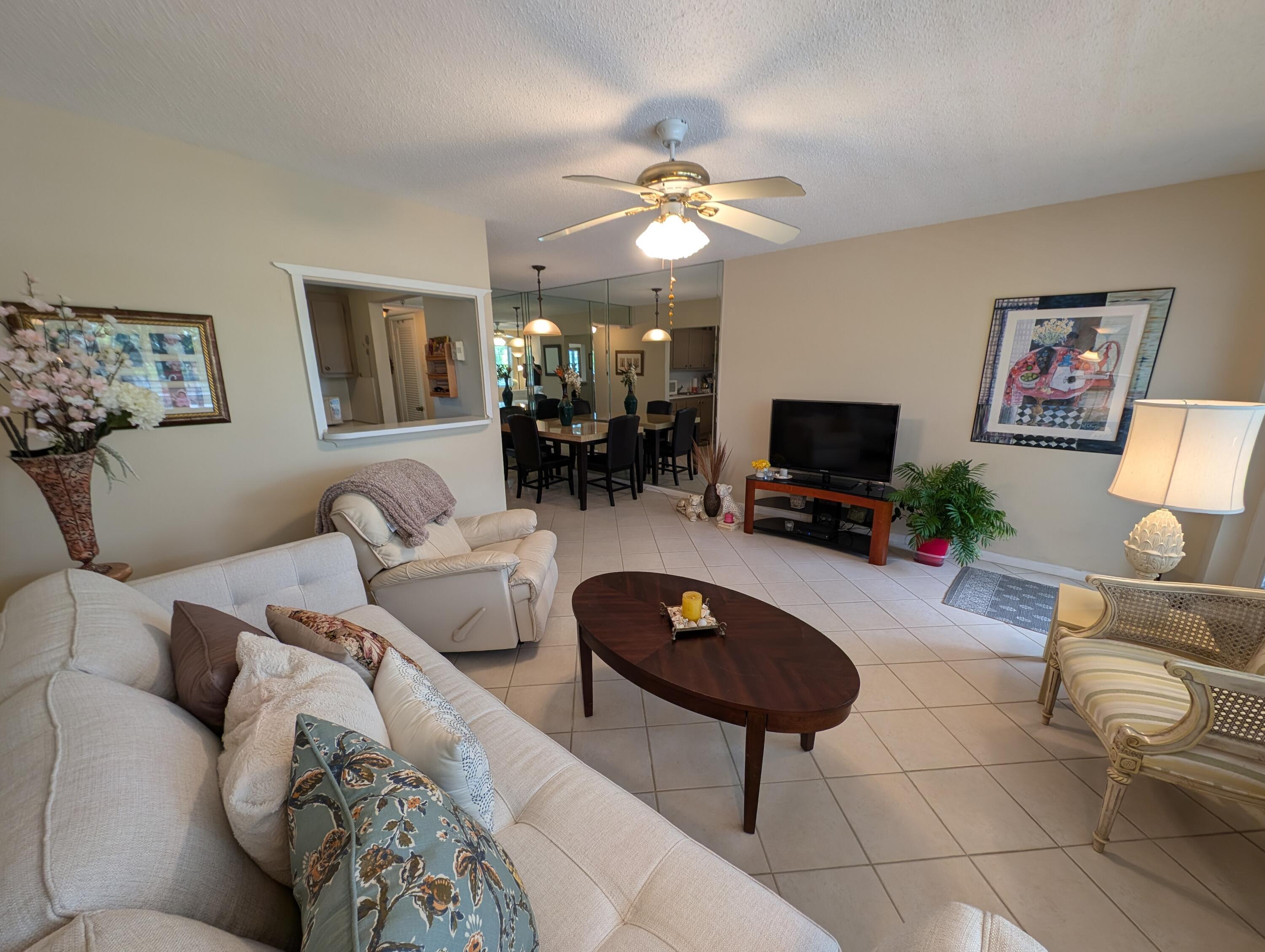 436 Markham R, Unit 436 Deerfield Beach, FL 33442 - Photo 5 of 17 PXL_20241017_181931885