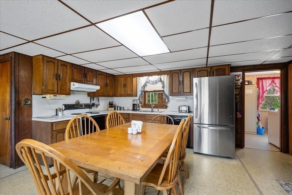23 Millbury Road Oxford, MA 01540 - Photo 8 of 42 Gallery Image 8