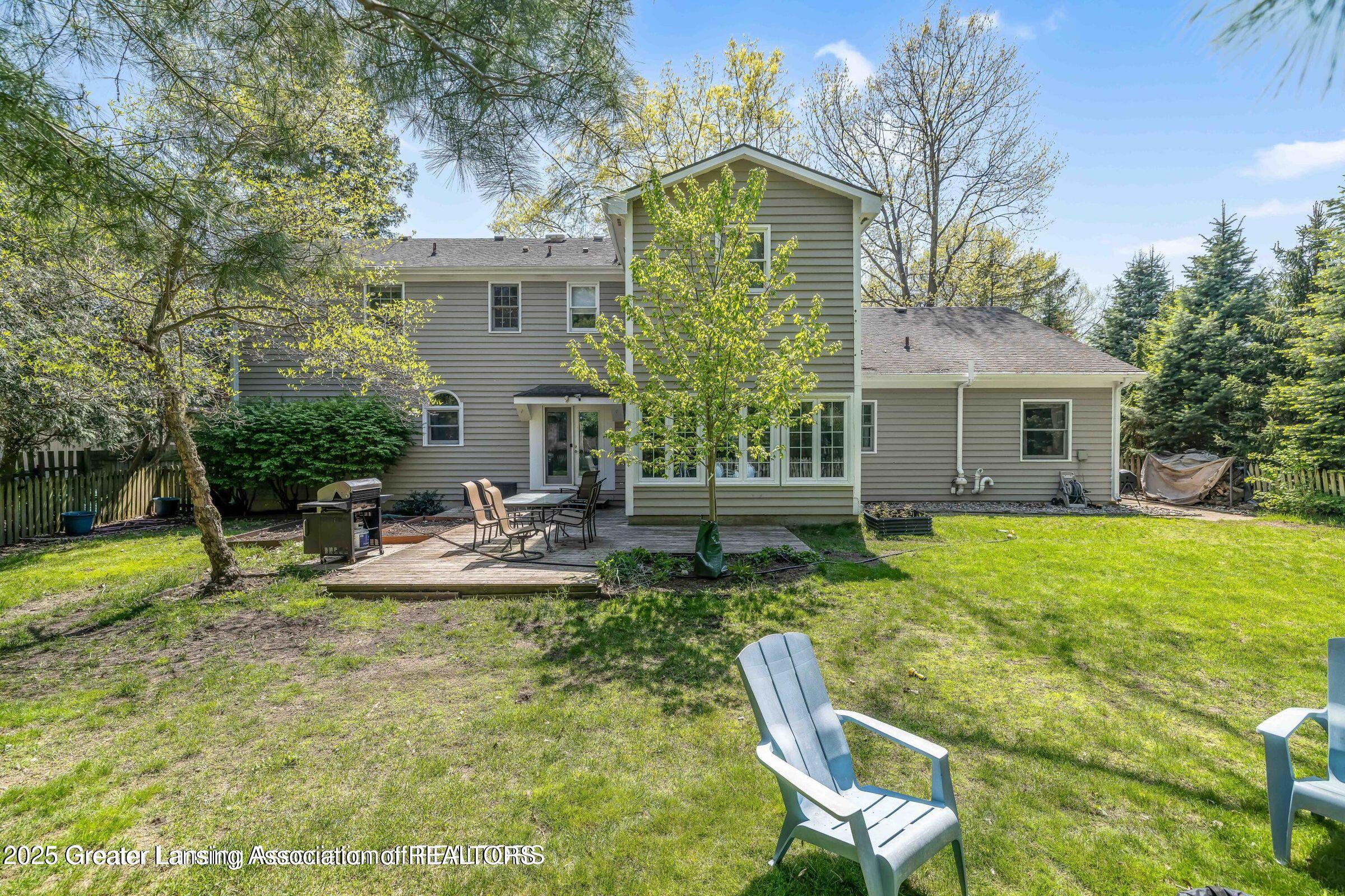 2038 Woodfield Road Okemos, MI 48864 - Photo 5 of 39 20250512185500480020000000-o