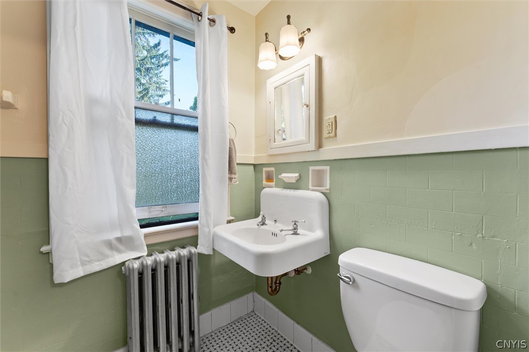 303 Barrington Road, Unit 5 Syracuse, NY 13214 - Photo 30 of 44 Ensuite bathroom