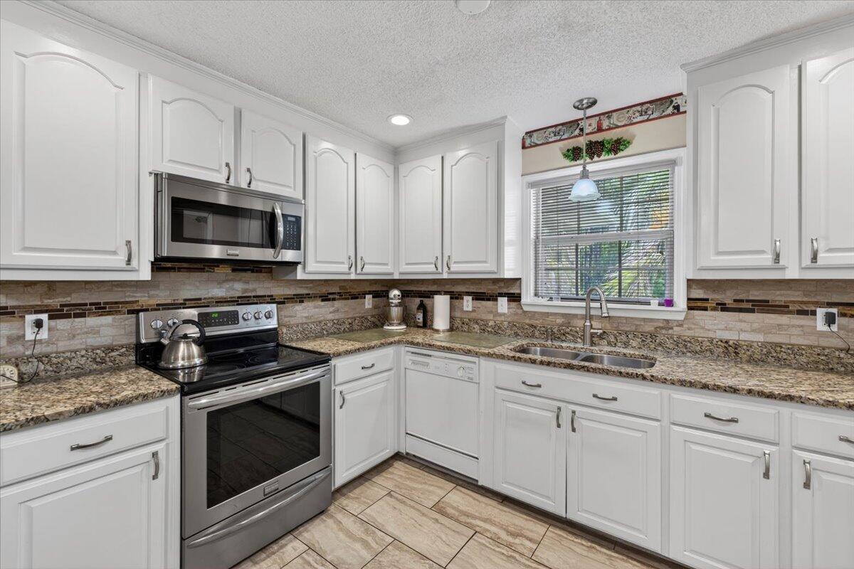 1760 Black Tom Road Moncks Corner, SC 29461 - Photo 7 of 41