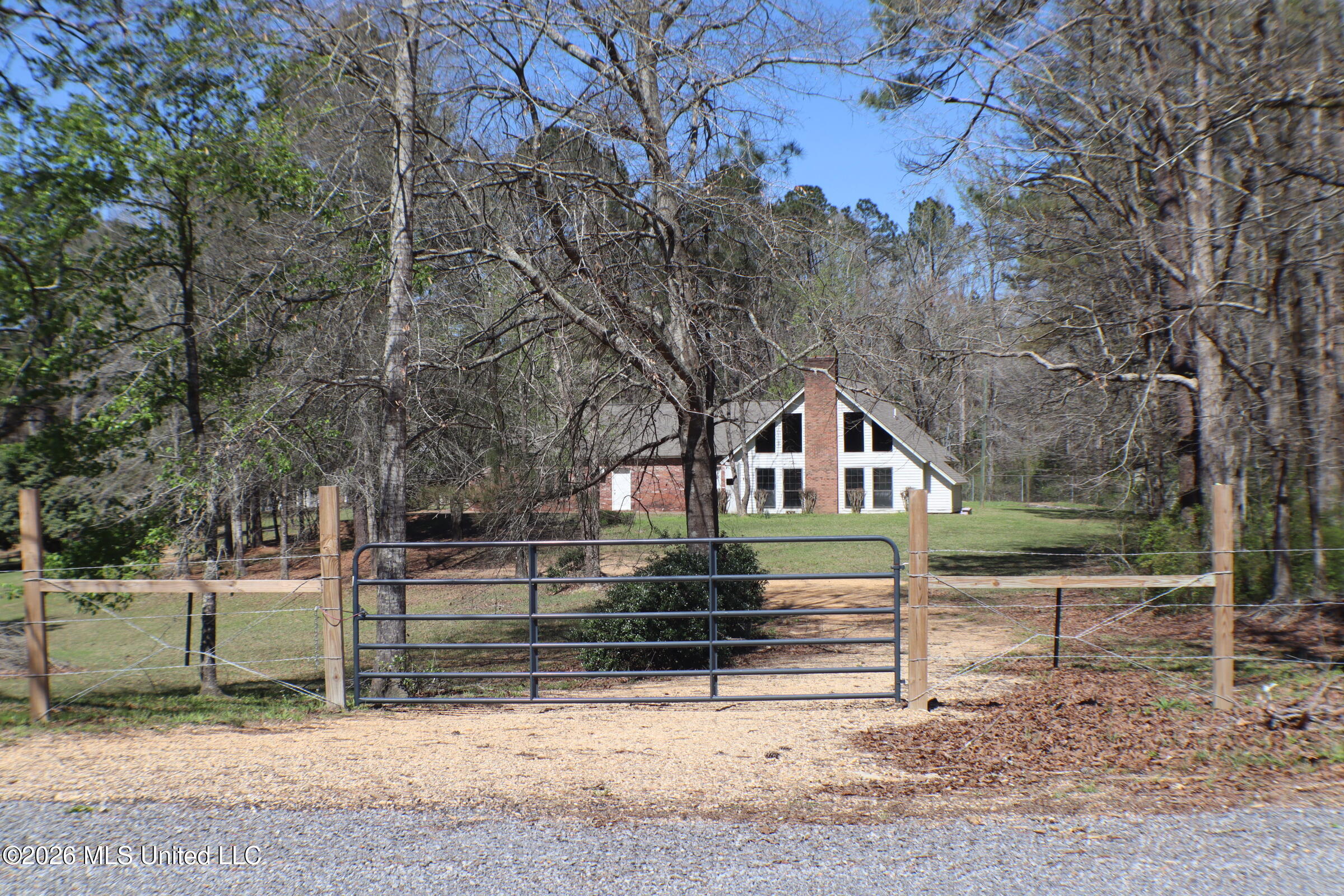 219 Bass Road Florence, MS 39073 - Photo 2 of 75 IMG_3737