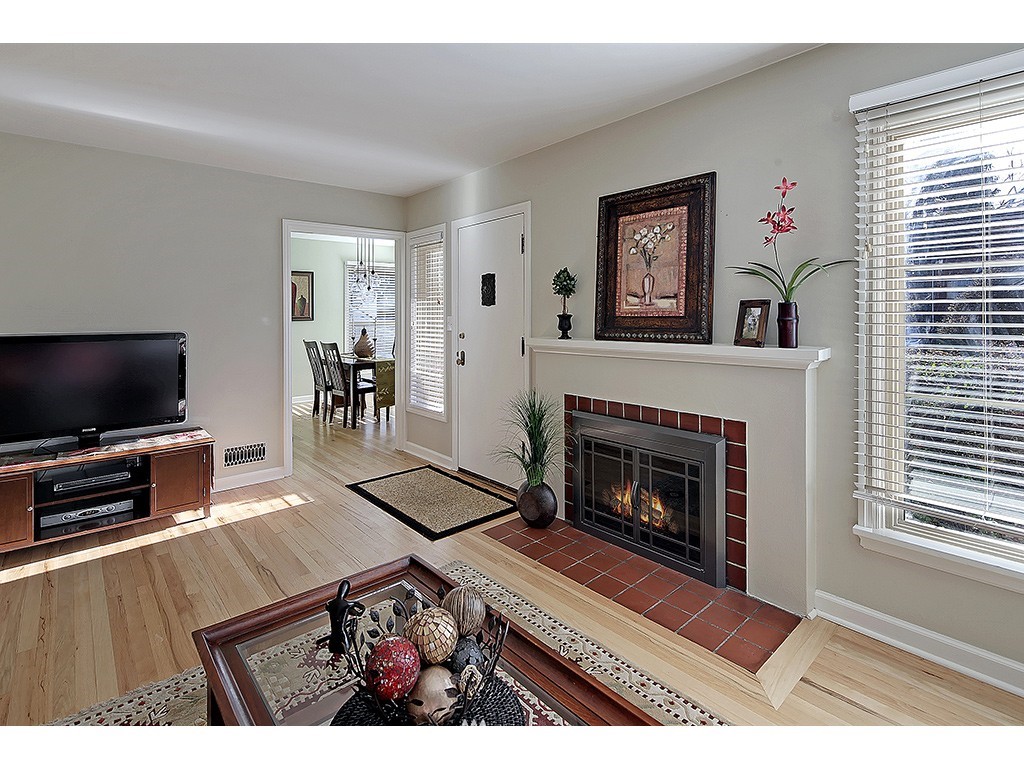 1242 Northeast 94th Street Seattle, WA 98115 - Photo 2 of 21
