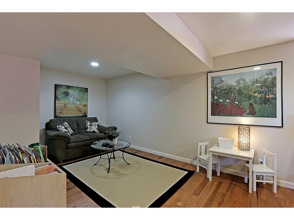 1242 Northeast 94th Street Seattle, WA 98115 - Photo 11 of 21