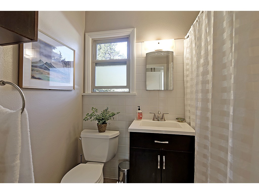1242 Northeast 94th Street Seattle, WA 98115 - Photo 13 of 21