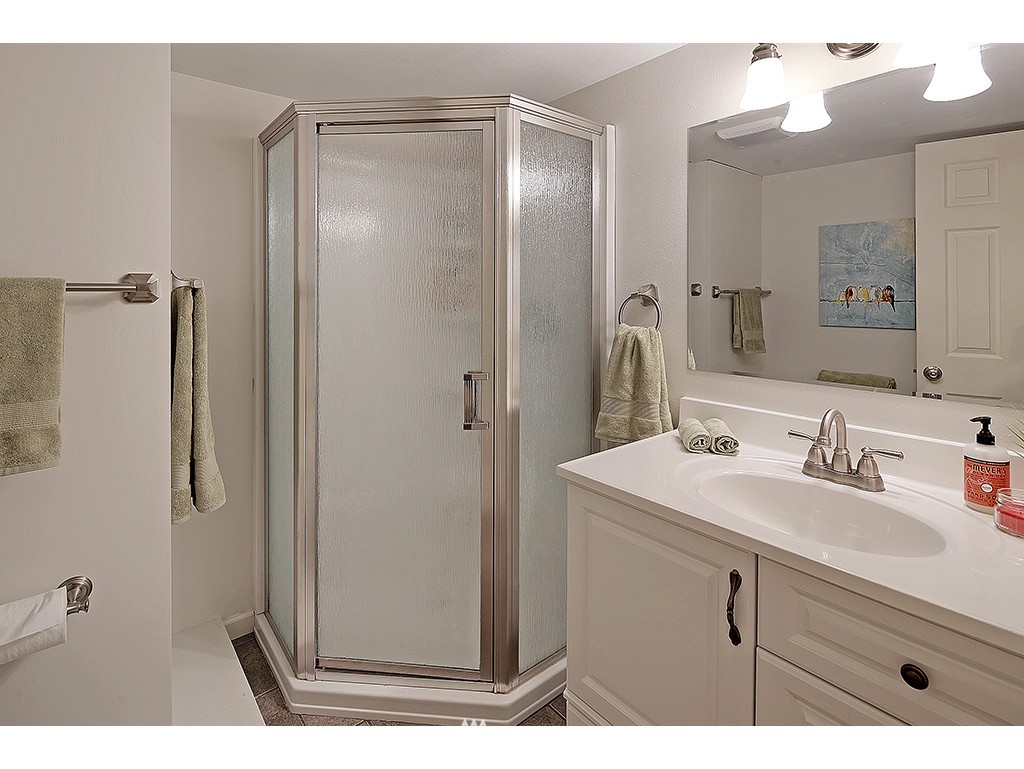 1242 Northeast 94th Street Seattle, WA 98115 - Photo 14 of 21