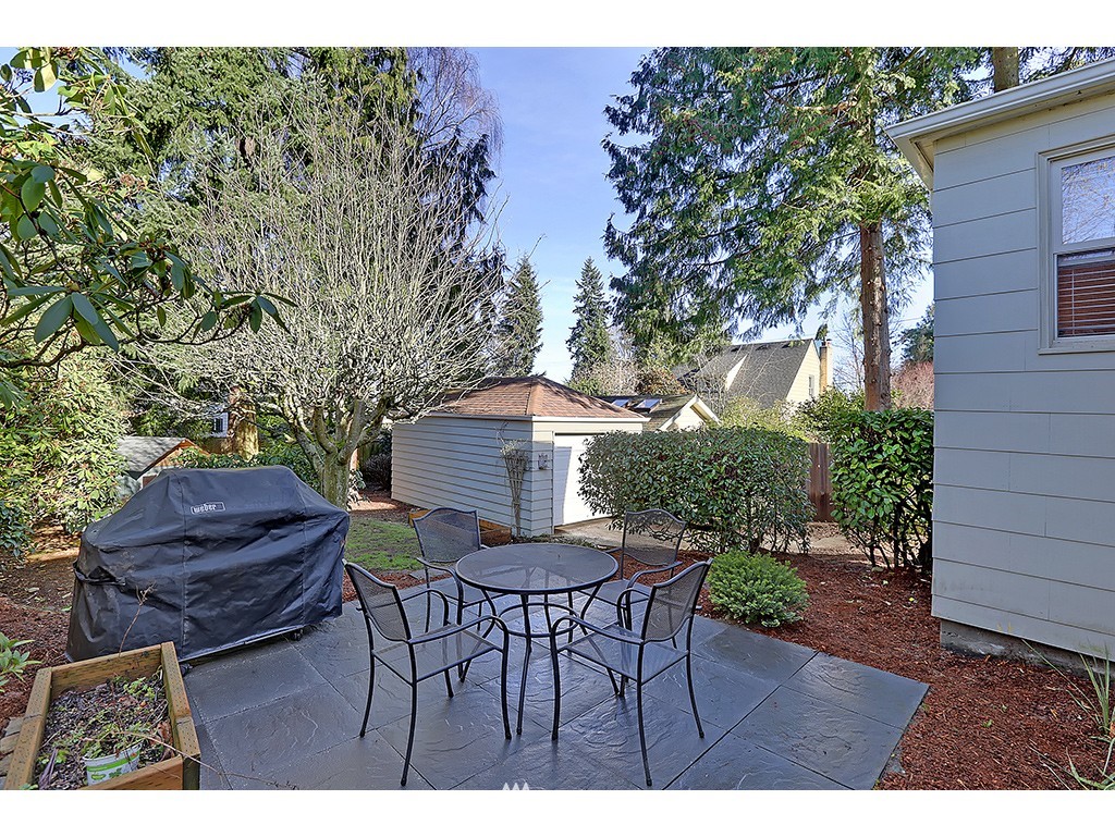 1242 Northeast 94th Street Seattle, WA 98115 - Photo 15 of 21