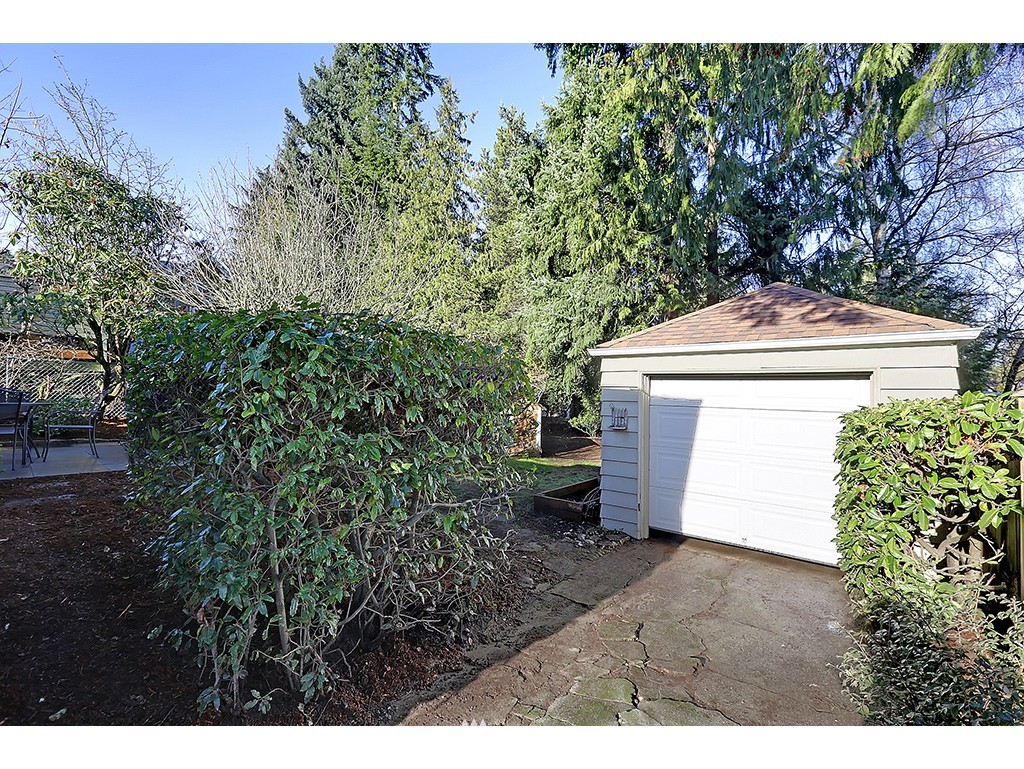 1242 Northeast 94th Street Seattle, WA 98115 - Photo 17 of 21