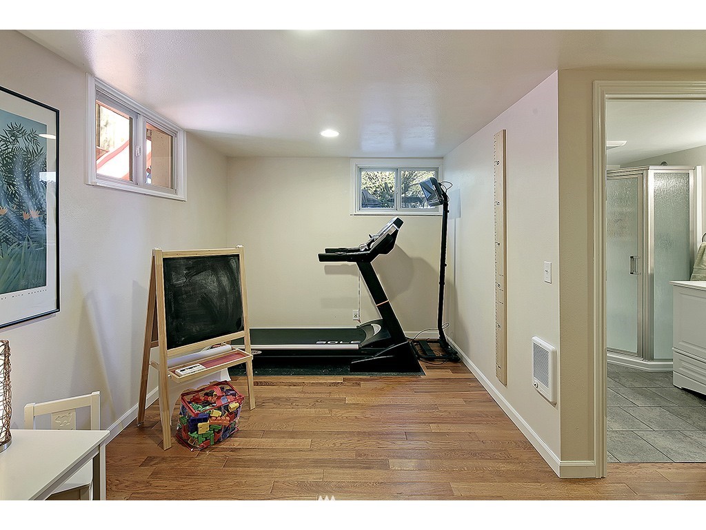 1242 Northeast 94th Street Seattle, WA 98115 - Photo 18 of 21