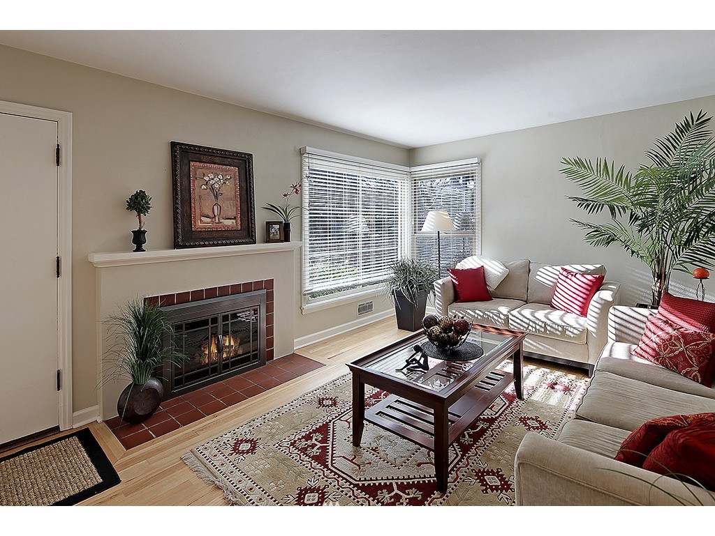 1242 Northeast 94th Street Seattle, WA 98115 - Photo 3 of 21