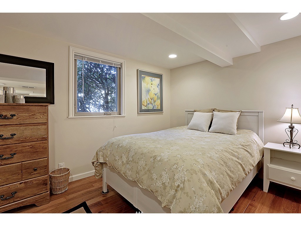 1242 Northeast 94th Street Seattle, WA 98115 - Photo 8 of 21