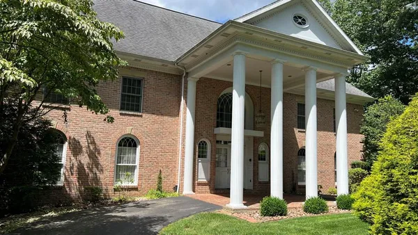 $689,900 | 258 Cobblestone Drive, Greensburg, PA 15601