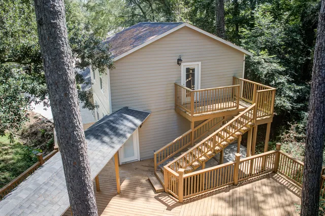 a view of a house with backyard and trees
