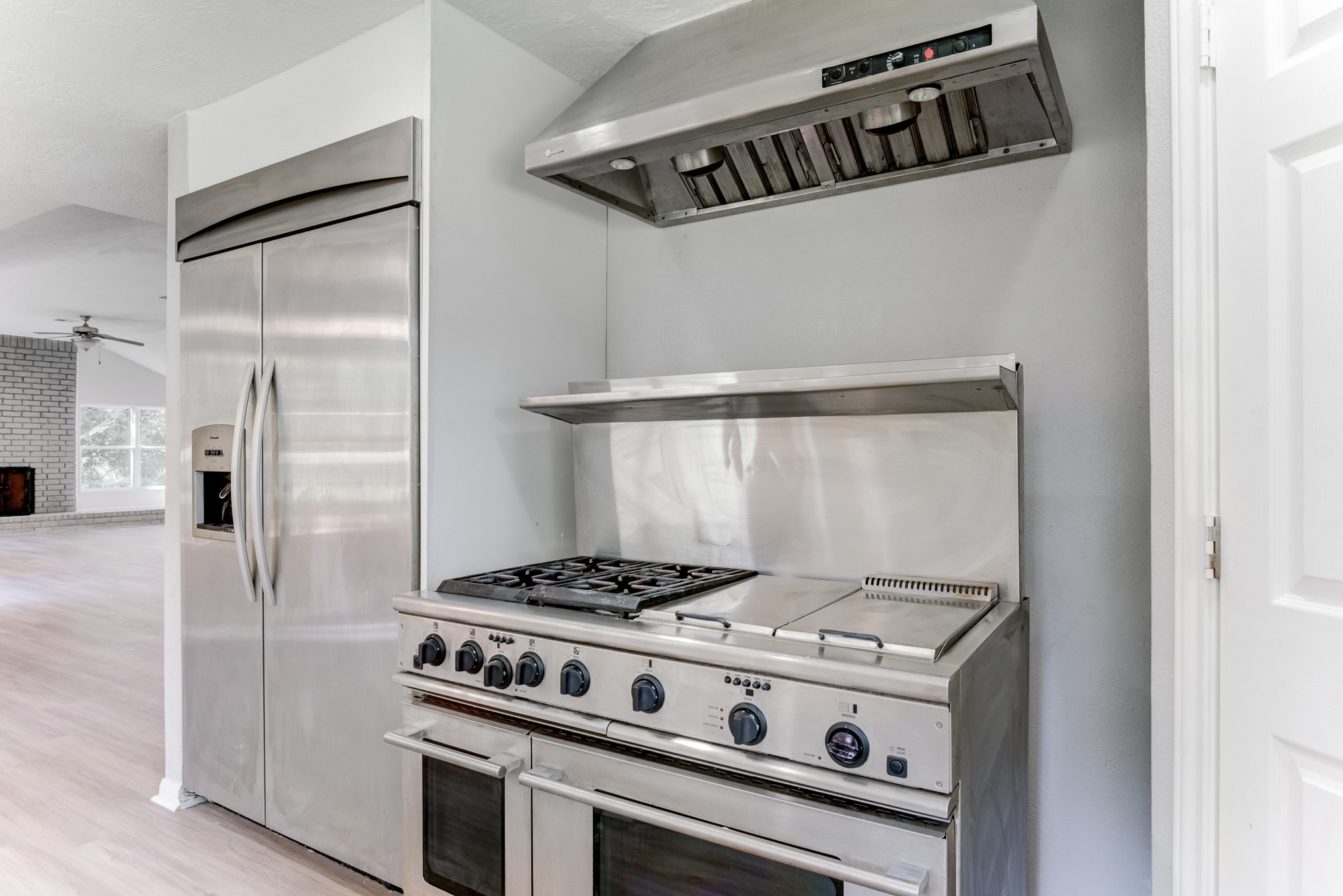 81 Oak Grove Lane Conroe, TX 77304 - Photo 7 of 50 a kitchen with a stove and a refrigerator