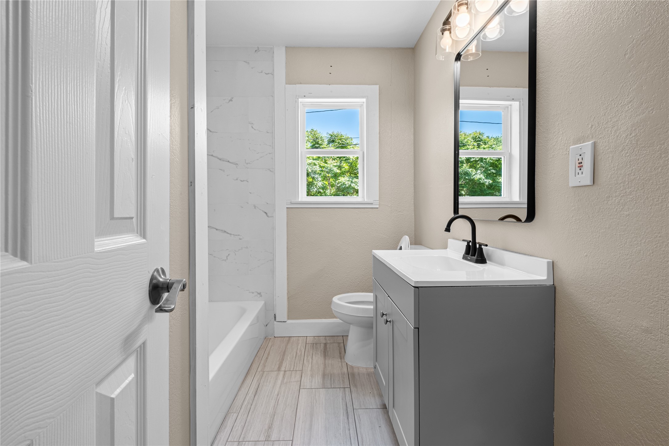 6119 Beekman Road Houston, TX 77021 - Photo 15 of 20 Bathroom