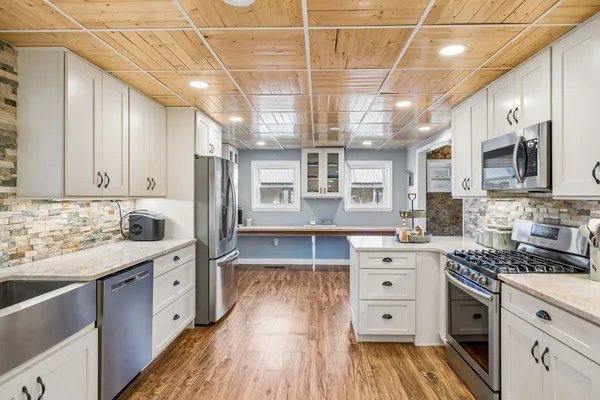 $899,900 | 635 Cane Creek Road, Hohenwald, TN 38462