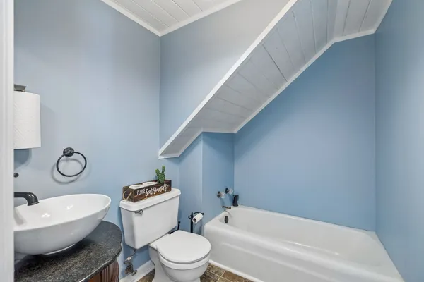 $899,900 | 635 Cane Creek Road, Hohenwald, TN 38462