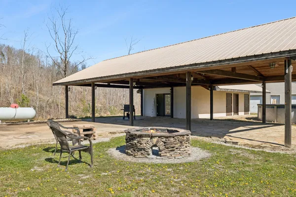 $899,900 | 635 Cane Creek Road, Hohenwald, TN 38462