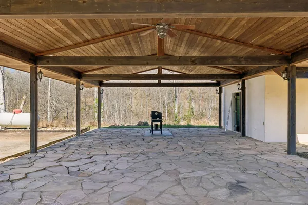 $899,900 | 635 Cane Creek Road, Hohenwald, TN 38462