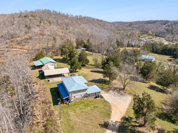 $899,900 | 635 Cane Creek Road, Hohenwald, TN 38462